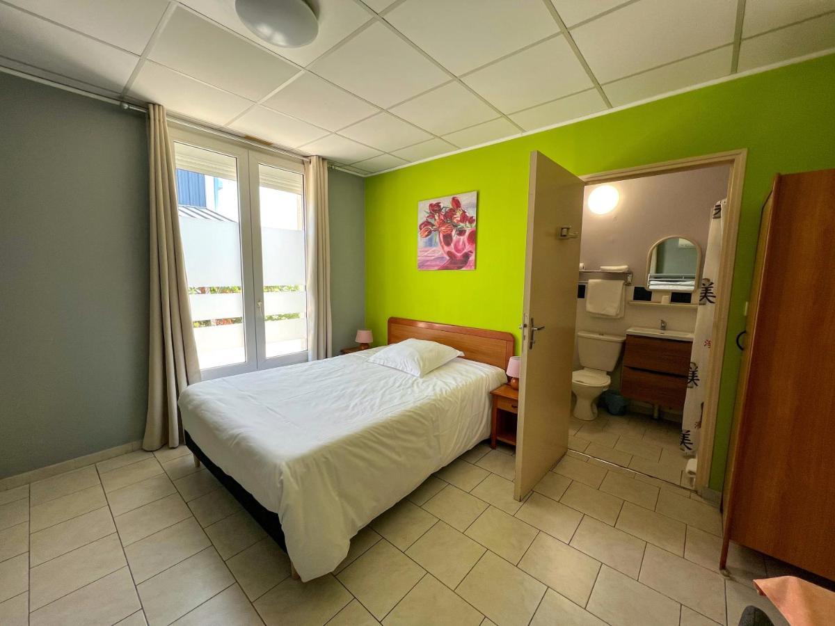 Le Petit Logis Hotell Beaumont-en-Véron Exteriör bild