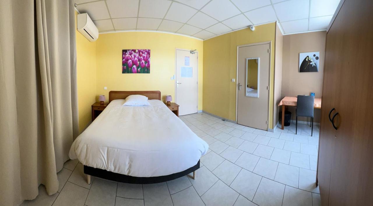 Le Petit Logis Hotell Beaumont-en-Véron Exteriör bild