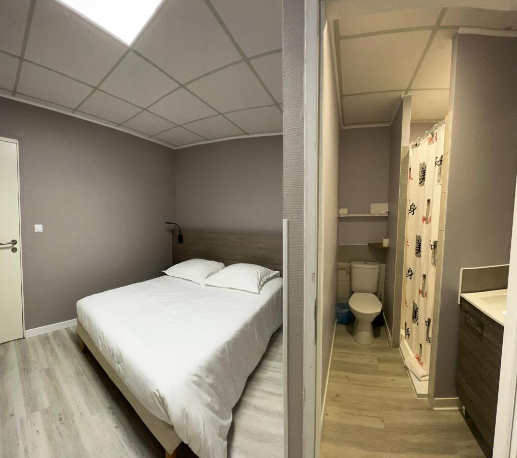 Le Petit Logis Hotell Beaumont-en-Véron Exteriör bild