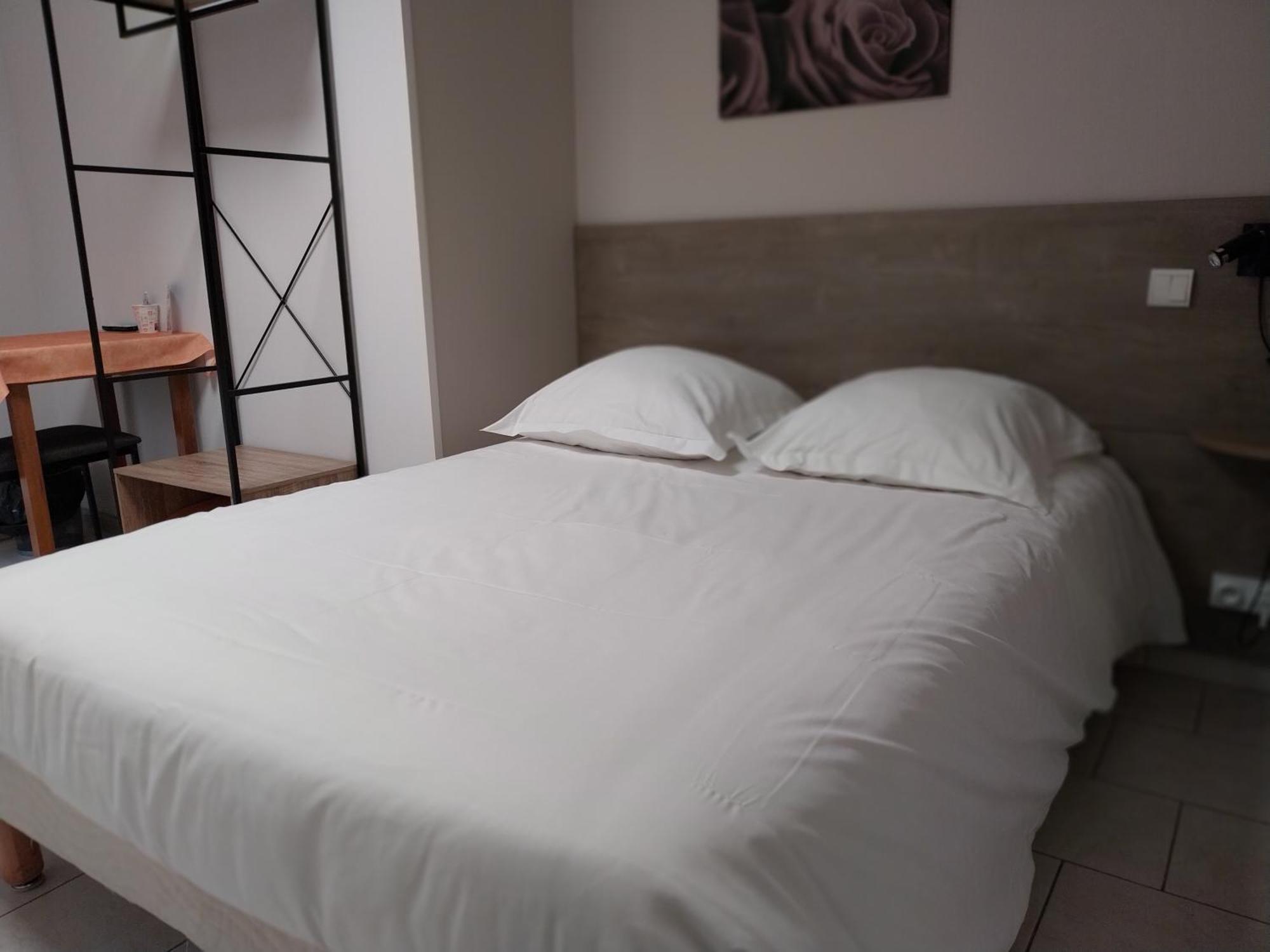 Le Petit Logis Hotell Beaumont-en-Véron Exteriör bild