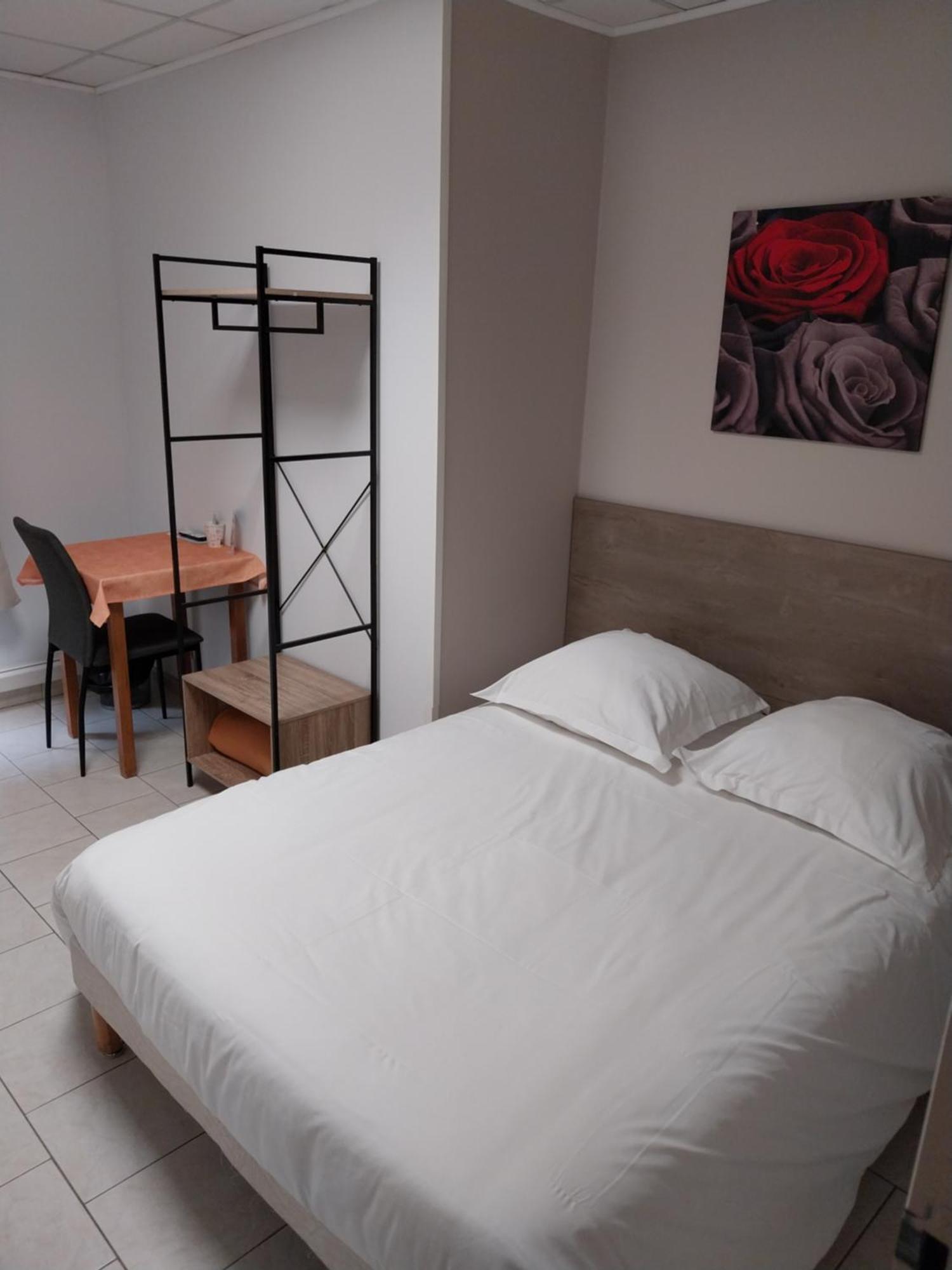 Le Petit Logis Hotell Beaumont-en-Véron Exteriör bild